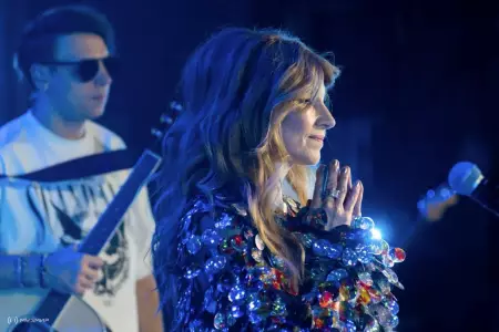 «И это все танцы, танцы, танцы! Нас сводит музыка с ума!»