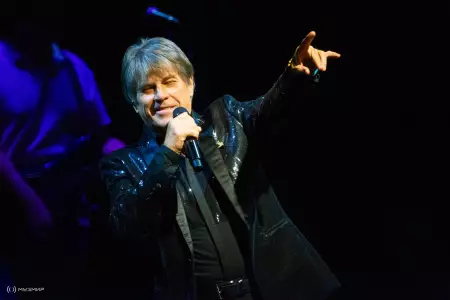 Не волнуйтесь тетя, дядя на работе!